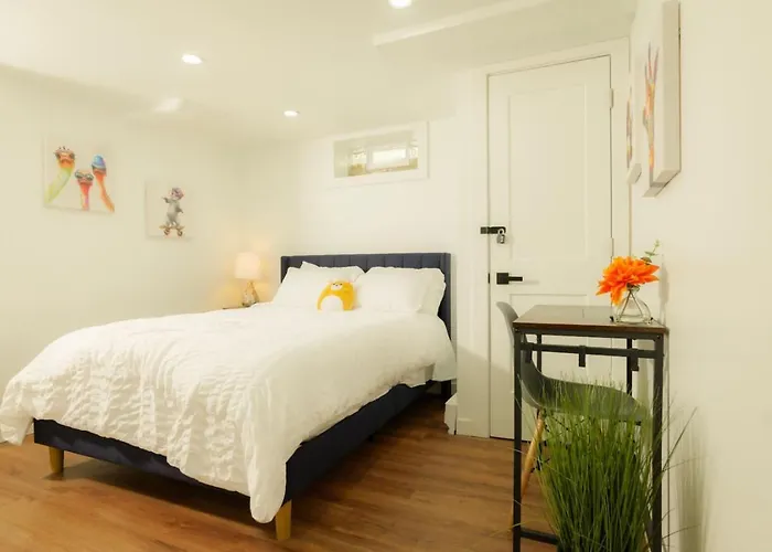 The Minimalist Escape - Modern 1bd In The Heights Holiday home *