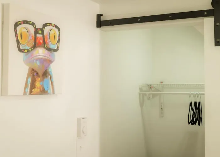 The Minimalist Escape - Modern 1bd In The Heights Holiday home Peoria Heights