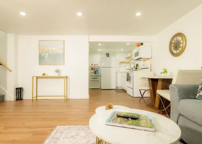The Minimalist Escape - Modern 1bd In The Heights Peoria Heights