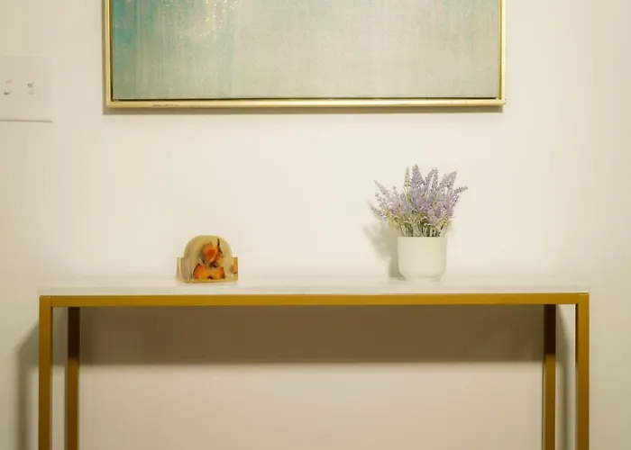 The Minimalist Escape - Modern 1bd In The Heights
