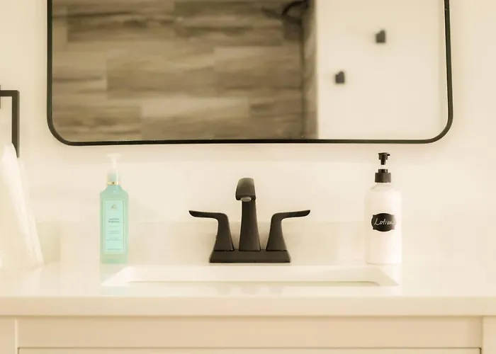 The Minimalist Escape - Modern 1bd In The Heights *