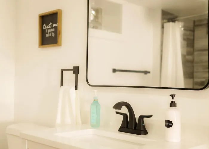 The Minimalist Escape - Modern 1bd In The Heights