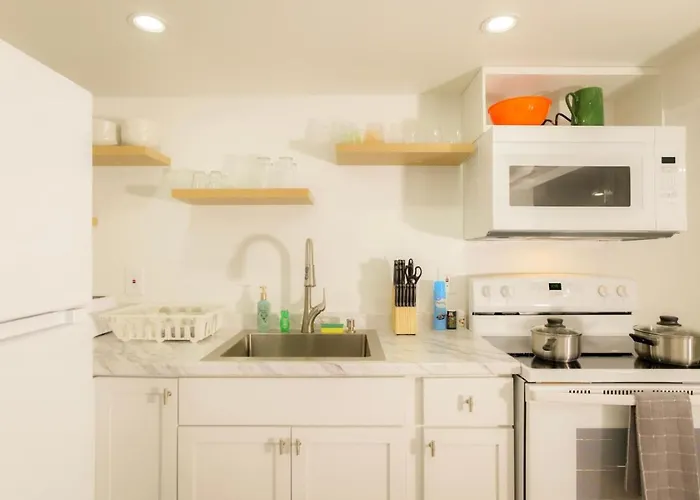 The Minimalist Escape - Modern 1bd In The Heights Holiday home *