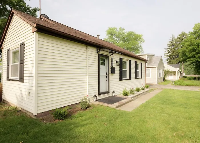 Holiday home The Minimalist Escape - Modern 1bd In The Heights Peoria Heights