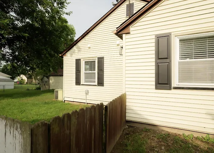 The Minimalist Escape - Modern 1bd In The Heights Peoria Heights